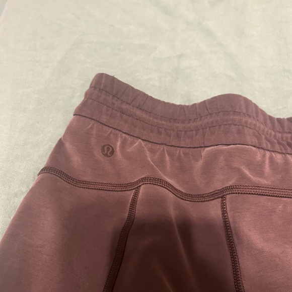Softstreme High-Rise Pant
Regular Brown - Picture 4 of 6